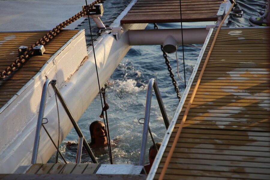 Cambrils: Sunset Catamaran Cruise & Drinks w/ Sunbed - Who will enjoy this cruise most?