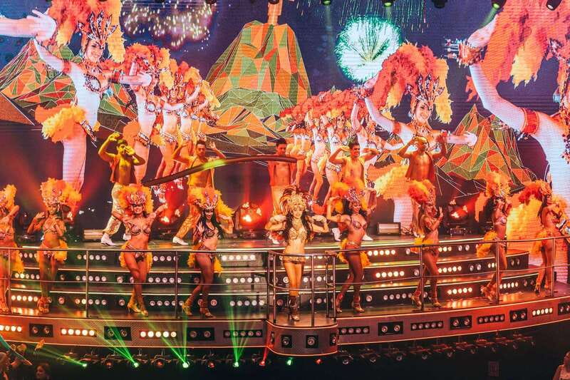 Cancun: Isla Mujeres Catamaran + Coco Bongo Show - Guides, language, and practical comfort