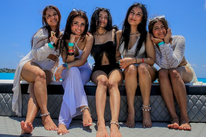 Cancun Private Catamaran to Isla Mujeres with Buffet & Open Bar - Small details that can make the day better