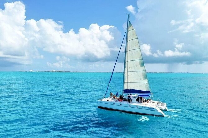 Cancun's Best: Catamaran to Isla Mujeres, Snorkeling & Drinks! - The beach-club buffet and food expectations
