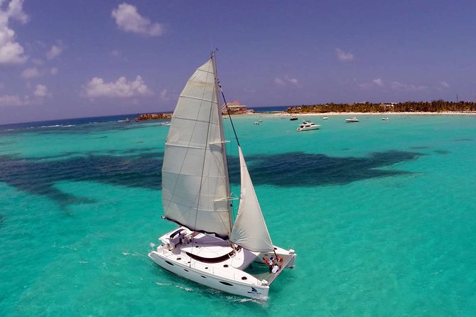 Cancun to isla mujeres catamaran sailing - Leaving Cancun from Marina Las Perlas