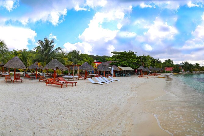 Cancun to isla mujeres catamaran sailing - Food, drinks, and the changing mood on the return