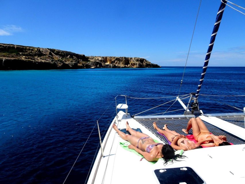 Cannigione: Catamaran daily tour to La Maddalena Archipelago - The people and atmosphere on board