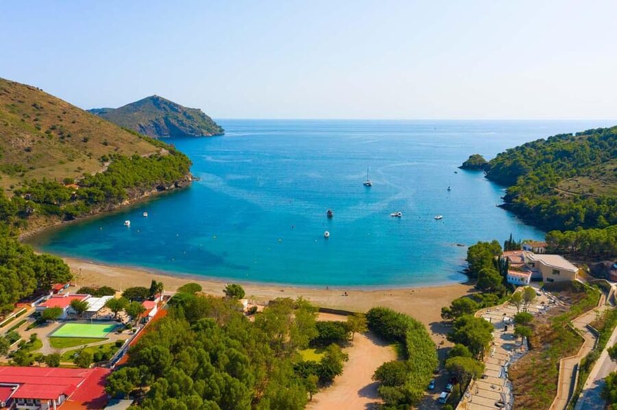 Cap Norfeu: Costa Brava Catamaran Trip with Underwater Views - What the audio guide adds