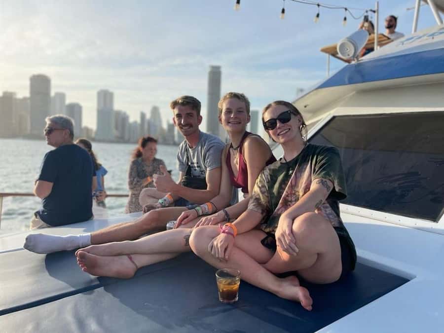 Cartagena: 4-course Culinary Experience aboard a catamaran - The four-course meal and wine service