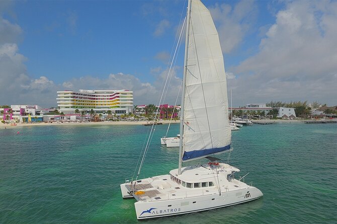 Catamaran Albatros Platinum & Beach club & Open bar & Isla Mujeres - Open-bar sailing and the value of the $110 price