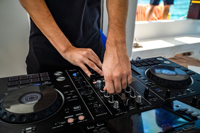 Catamaran Booze Party With Open Bar in Cancun - Key points to know before you book