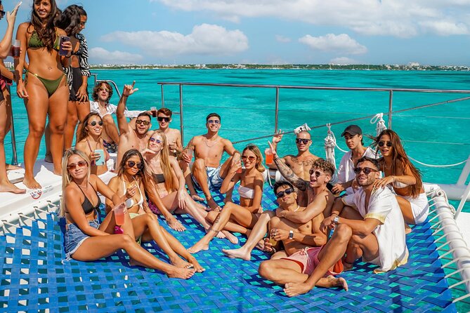 Catamaran Booze Party With Open Bar in Cancun - The crew and the social atmosphere