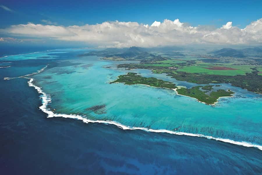 Catamaran cruise to Ile aux Cerfs from Pointe Jerome - Time on the white sands of Ile aux Cerfs