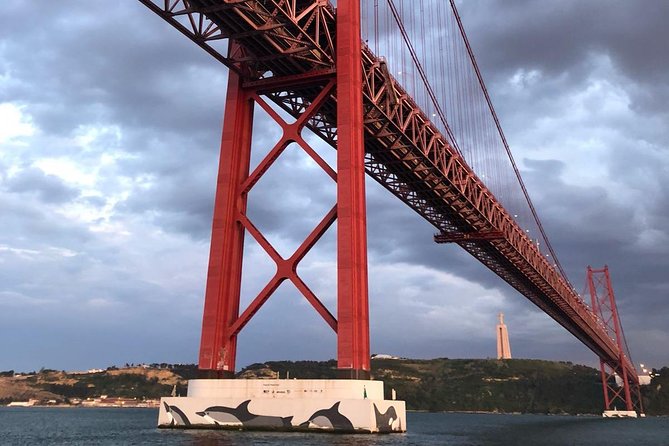 Catamaran Cultural Tour through Lisbon - Who will enjoy this most
