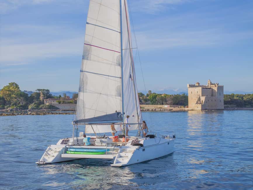 Catamaran excursion in the Estérel - Boarding the catamaran and settling in