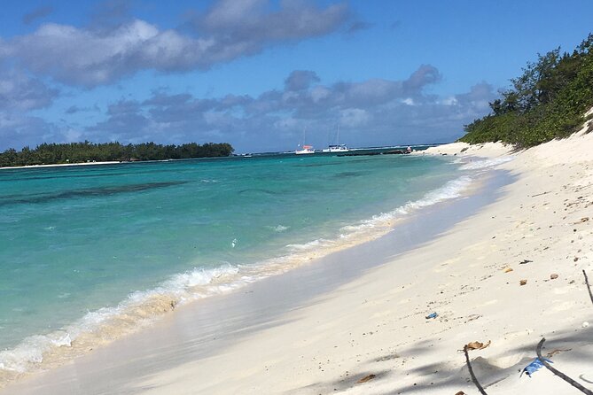 Catamaran Full-Day 3 island Northern Isles Cruise in Grand Baie - Flat Island and its white sand