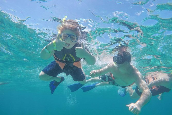 Catamaran Group Sightseeing, Snorkeling Tour Isla Mujeres - Snorkeling near El Meco and the underwater museum