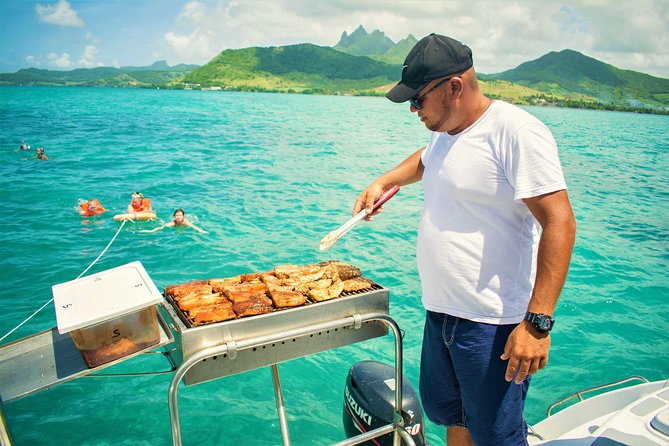 Catamaran Ile aux Cerfs, snorkeling + GRSE Waterfall, BBQ & Bar - Ile aux Cerfs and roughly three hours of free time