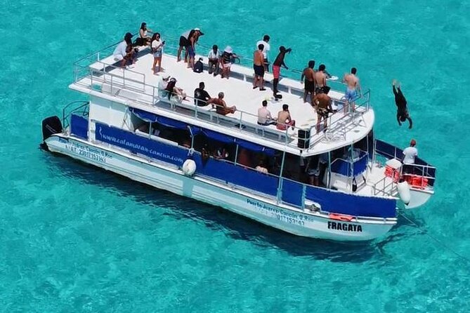 Catamaran in Cozumel with snorkeling at El Cielo and open Bar - A boat with a proven party atmosphere