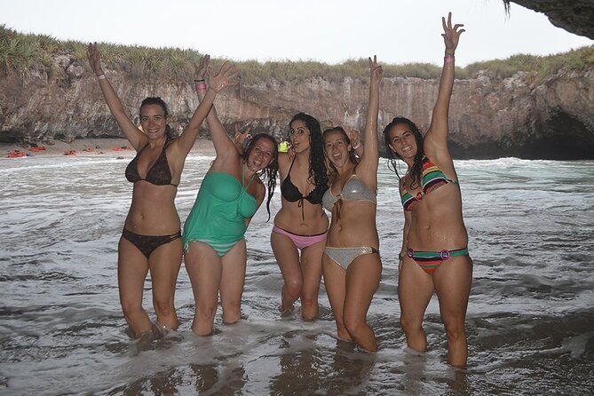 Catamaran Islas Marietas - Snorkel & Open Bar - What happens at Islas Marietas