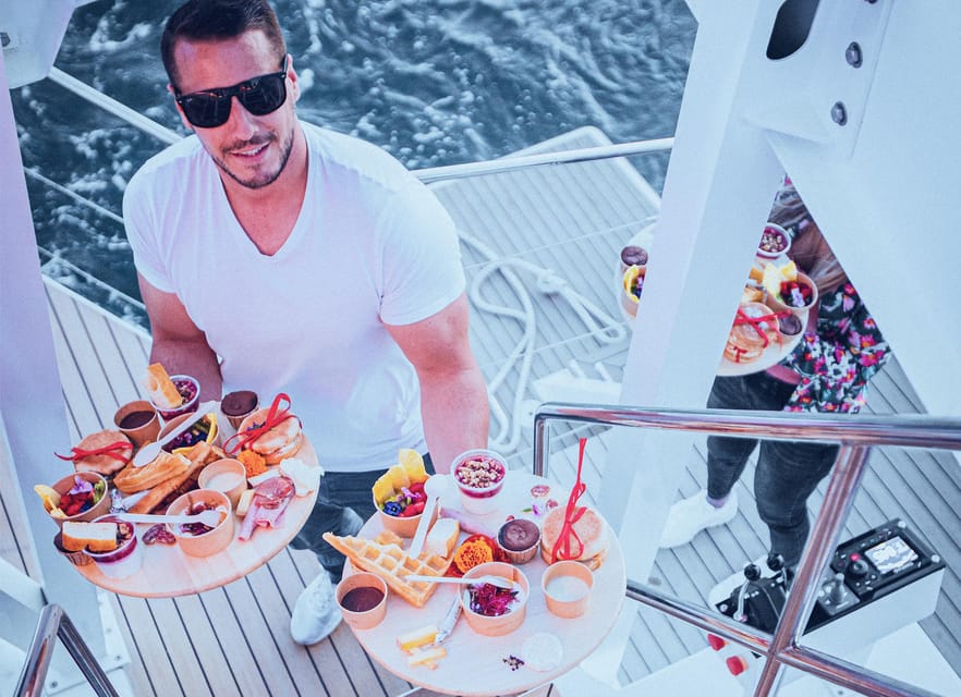 Catamaran Lucile | Sunday brunch - Swimming during the cruise