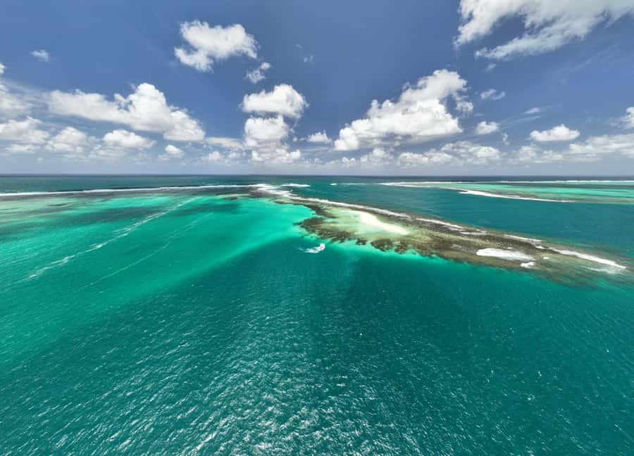 Catamaran Mauritius: South East 5 Islands Catamaran Cruises - Cruising Toward Ile aux Cerfs