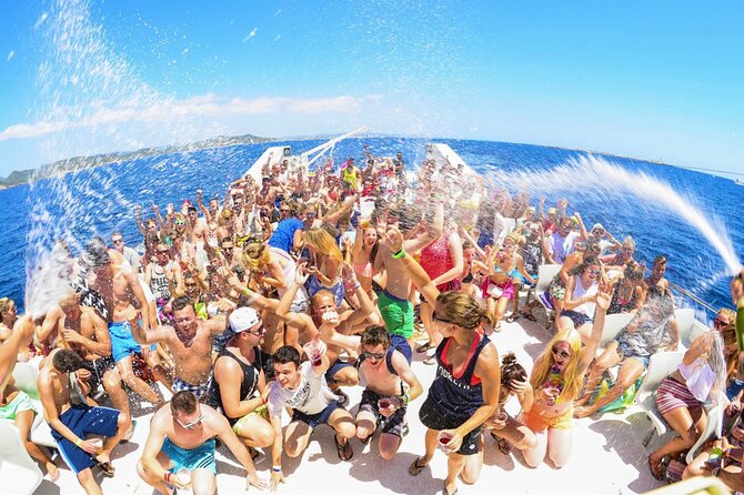 Catamaran Party in Punta Cana Includes Drink and Transportation - The open bar and what is actually included