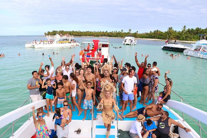 Catamaran party in Punta Cana with open bar, music and more - Quick take: what matters most
