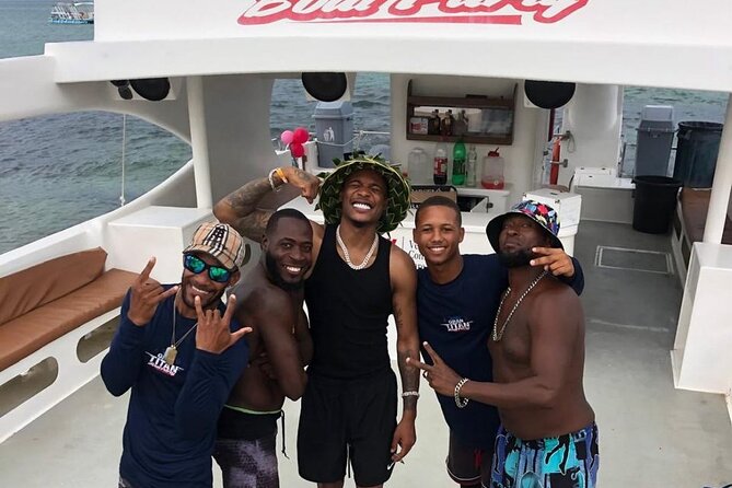 Catamaran party in Punta Cana with open bar, music and more - Second stop: 30 minutes above a coral reef