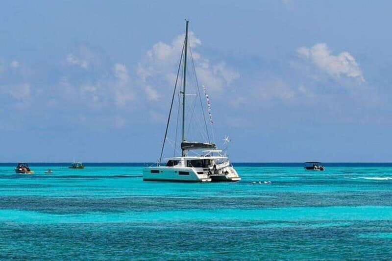 Catamaran party Isla Mujeres with drinks & lunch - The return catamaran party
