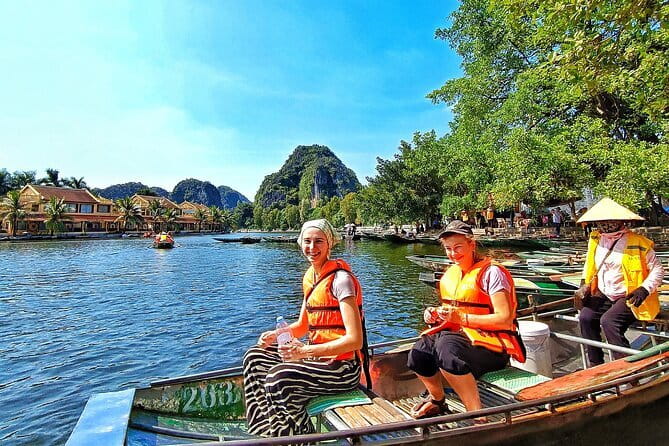 Catamaran Premium Cruise to Halong Bay & Lan Ha Bay in 1 Day Tour - Comfort, crowd size, and the catamaran itself