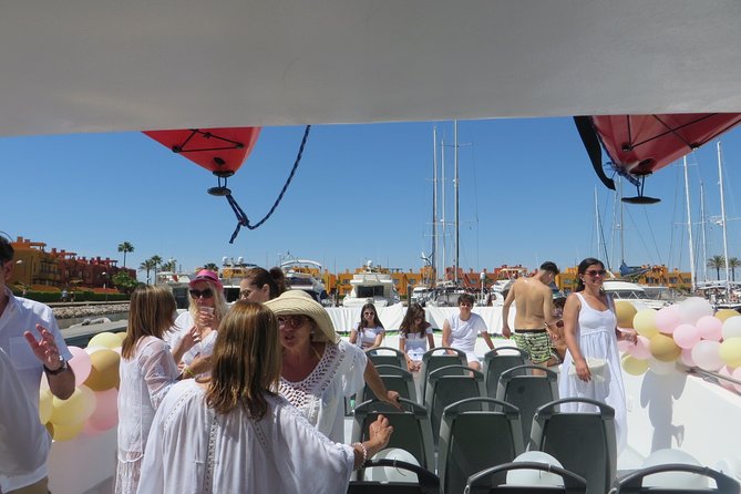 Catamaran Private Tour - Benagil & Marinha Beach - (28 PAX) - Setting out from Portimão at 2:00 pm