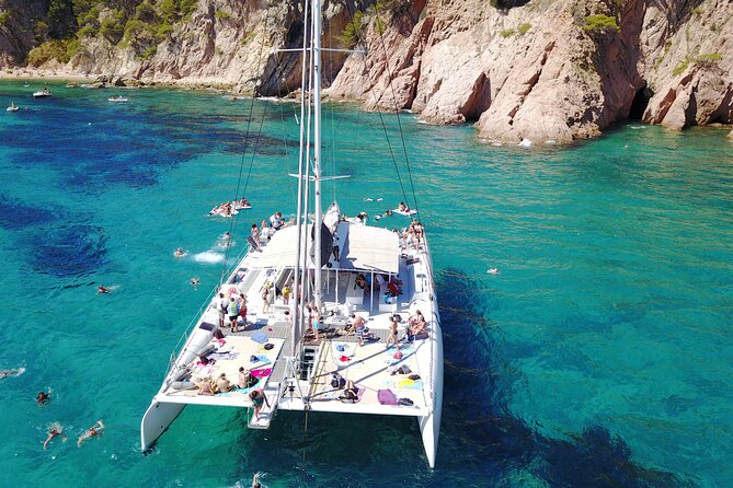 Catamaran ride -Costa Brava with barbecue and drinks. Familiar. - Setting Out From Lloret de Mar at 11:00