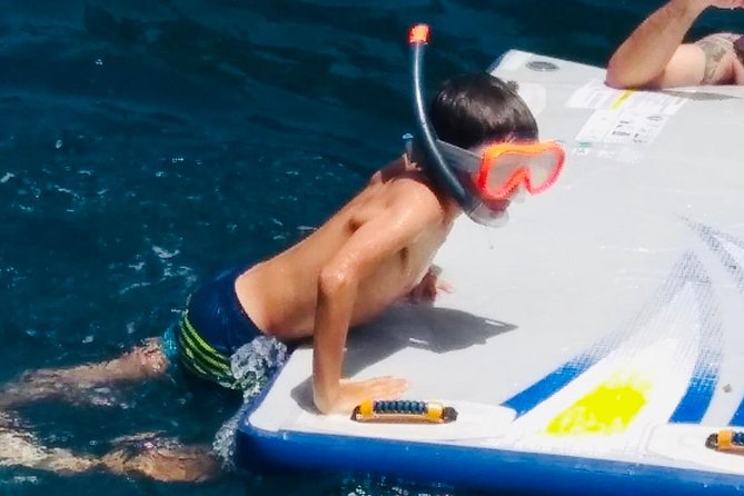 Catamaran ride -Costa Brava with barbecue and drinks. Familiar. - Music, Dancing, and the Floating Party Mood