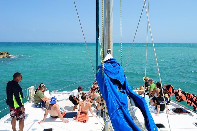 Catamaran Sail and Snorkeling Tour with Open Bar in Puerto Morelos - Group size, timing, and the important fine print