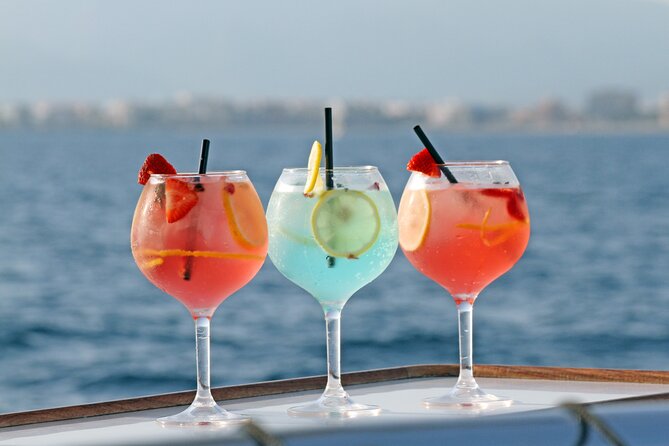 Catamaran sailing at sunset with tapas Palma de Mallorca - Setting sail from Palma’s waterfront
