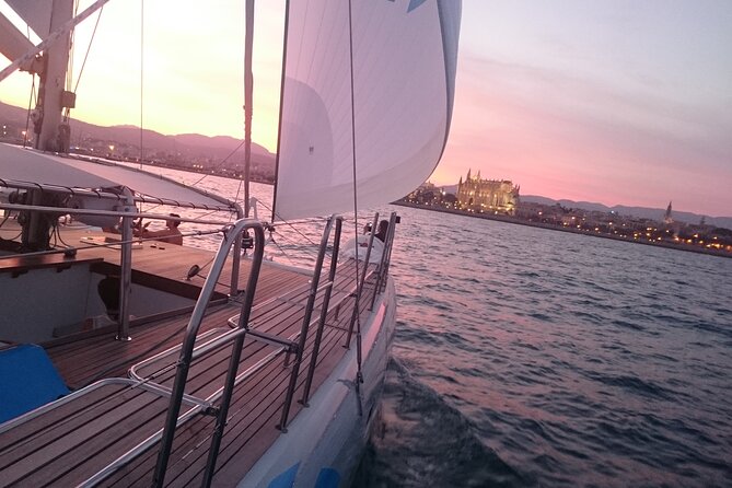 Catamaran sailing at sunset with tapas Palma de Mallorca - Should you book the sunset catamaran?