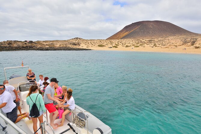 Catamaran Sailing Day To La Graciosa with Lunch - Playa Francesa: the main hour of the day