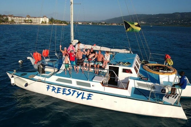Catamaran, snorkeling & Dunn's River Falls - The road to Ocho Rios sets the pace
