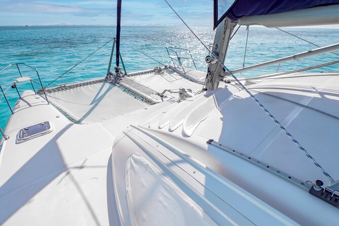 Catamaran Snorkeling with Openbar & Lunch Cancun to Isla Mujeres - The return sail and the boat’s size