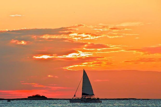 Catamaran Sunset Cruise Tamarindo - Key points at a glance