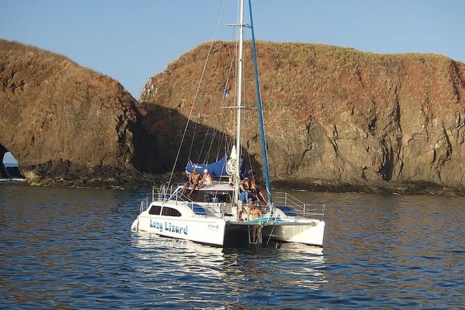 Catamaran Sunset Cruise Tamarindo - The first hour: coastline, drinks, and open water