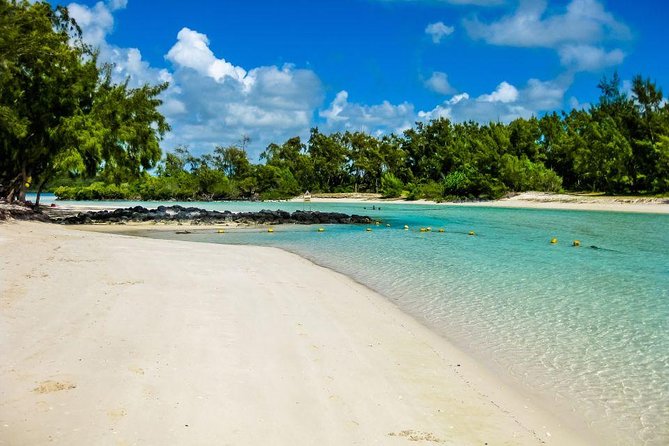 Catamaran to Ile aux Cerf with Parasailing, Tube Riding & Lunch - Lunch, drinks, and the three-hour Ile aux Cerfs window