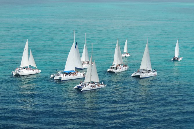 Catamaran to Isla Mujeres - Crew service and the group atmosphere