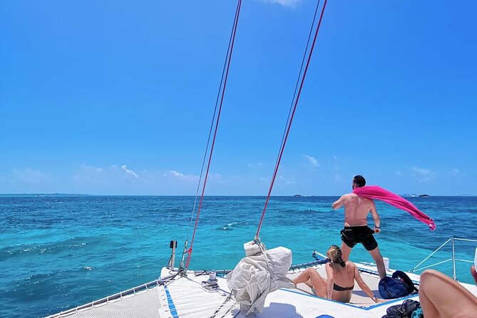 Catamaran to Isla Mujeres, Open bar, buffet, Beach Club Included - What kind of day this catamaran delivers
