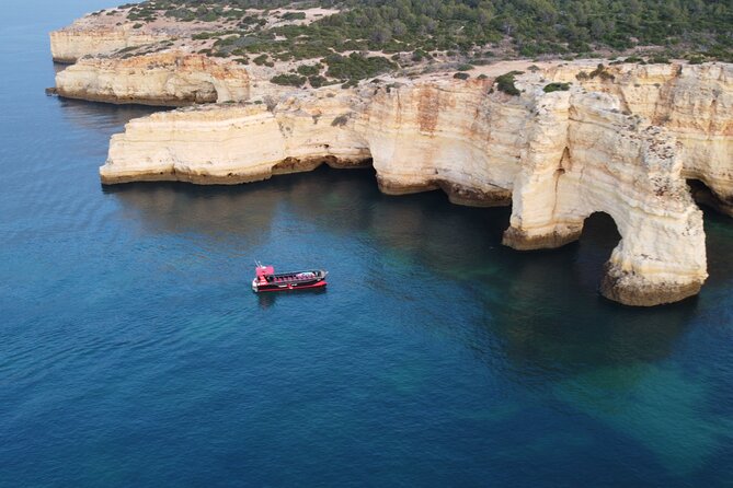 Catamaran Tour to Benagil Caves - What the Catamaran Offers