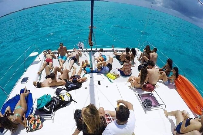 Catamaran Tour to Isla Mujeres from Cancún with Bar and Lunch - Sailing across the Caribbean