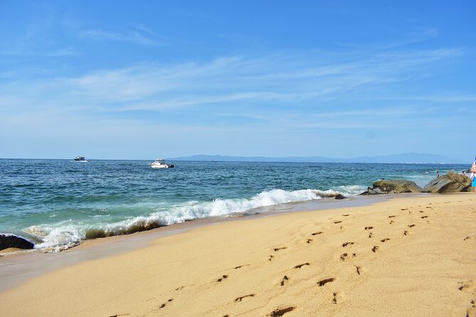 Catamaran Tour to the Arches, Playa las Animas, Snorkeling and more - The two-hour return: music, games, and a party mood
