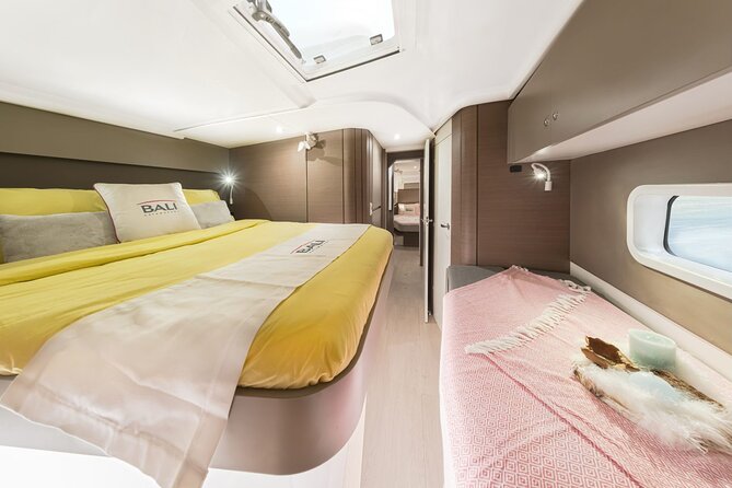 Catamaran trip and overnight stay in Palermo with meals for 8 people - Crew service and the feel aboard