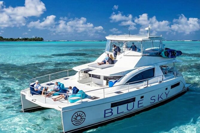 Catamaran with jacuzzi for groups Lunch and drinks Puerto plata - Lunch, Drinks, and the Onboard Mood