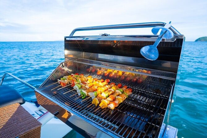 Catamaran with jacuzzi for groups Lunch and drinks Puerto plata - Cruising the North Coast