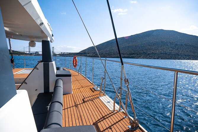 Comfort Max Catamaran Caldera Cruise with BBQ and Drinks - How crowded is the Comfort Max catamaran?