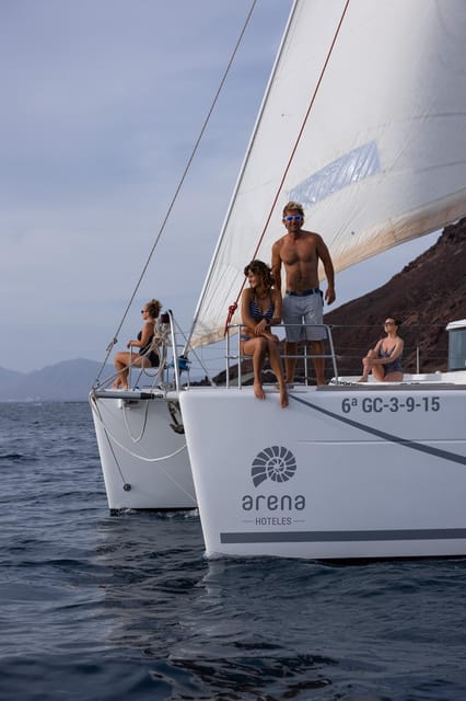 Corralejo: Adults-Only Catamaran Day Trip to Lobos Island - Paella, fruit brochettes, and an open drinks service