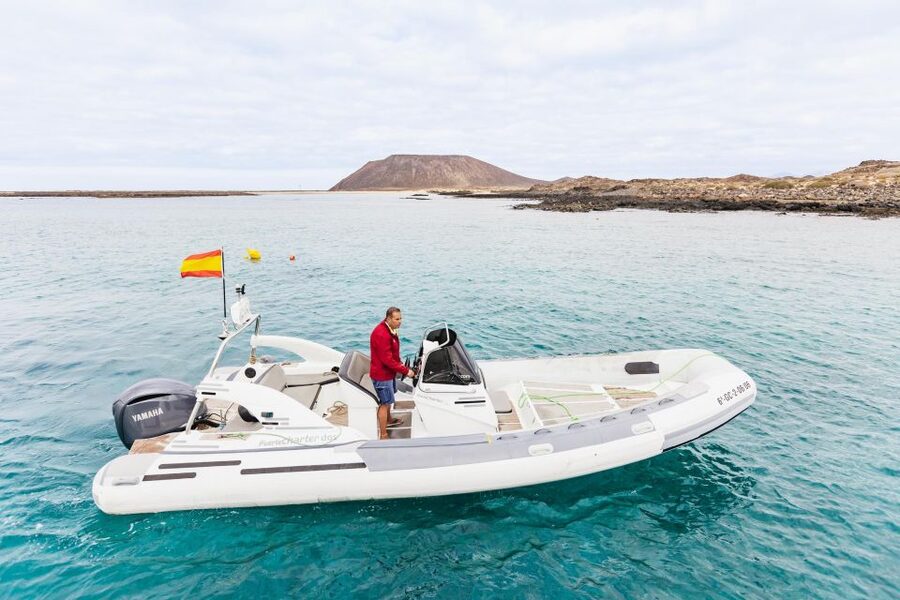Corralejo: Lobos Island Catamaran Tour with Drinks & Snorkel - The speedboat ride and short Lobos walk
